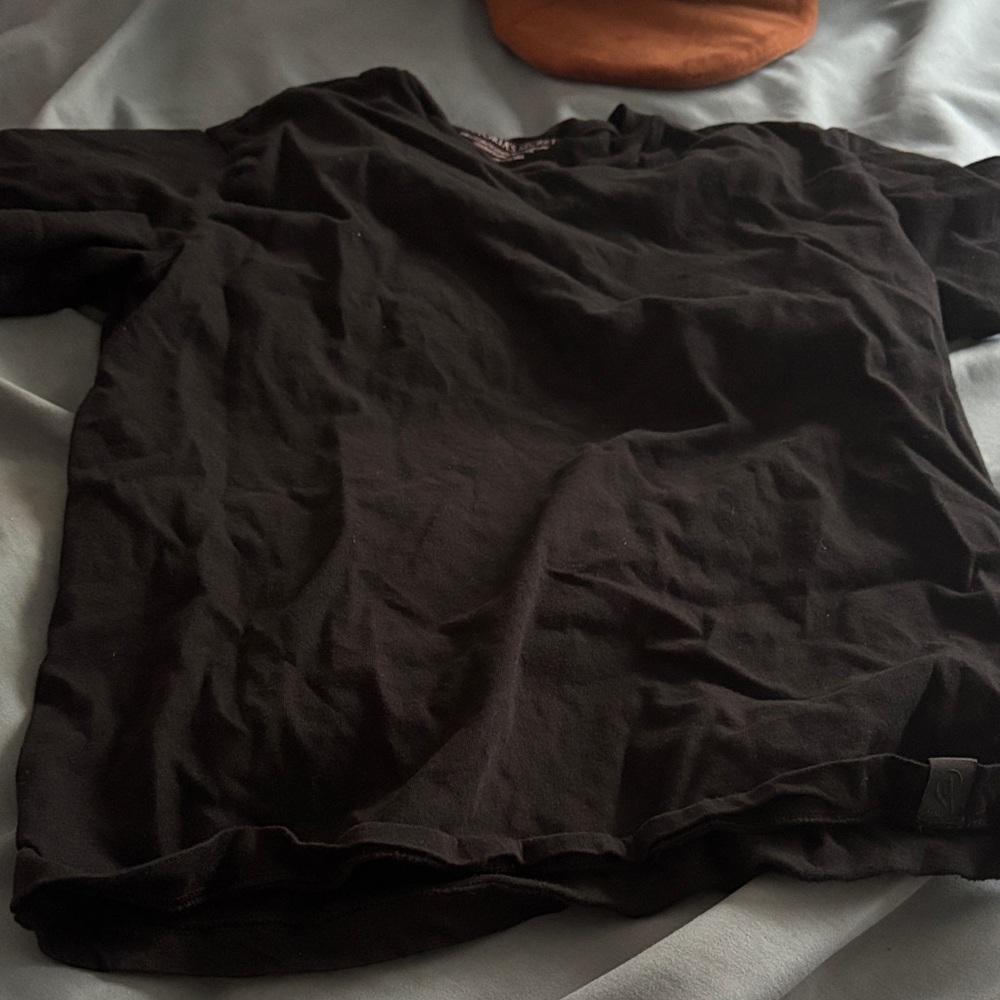 VS plain black t-shirt